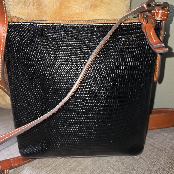 Dooney & Bourke black embossed crossbody bag. EUC gorgeous - Picture 3 of 4